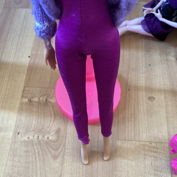 One old Barbie - Picture 2 of 3